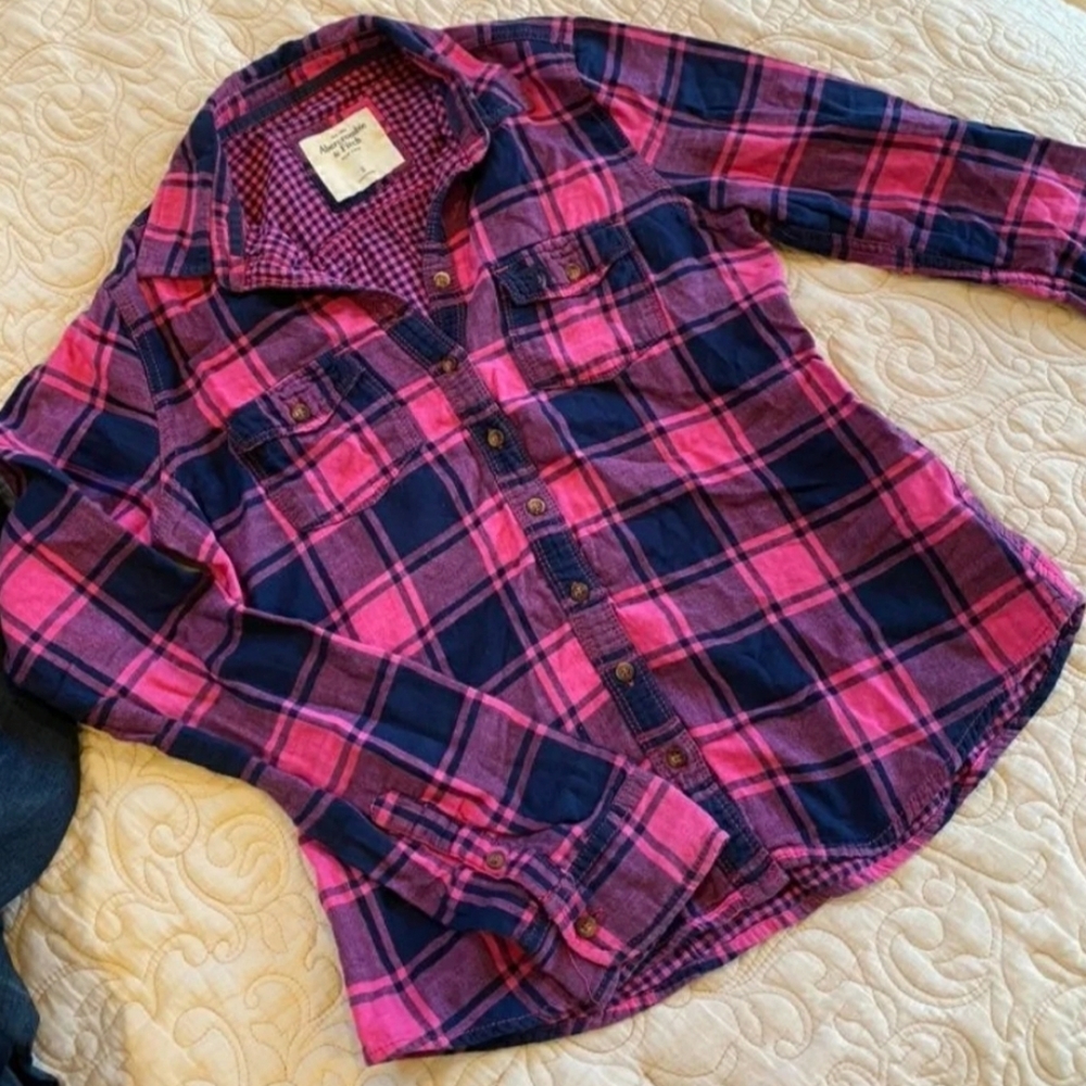 A & F LS button down small